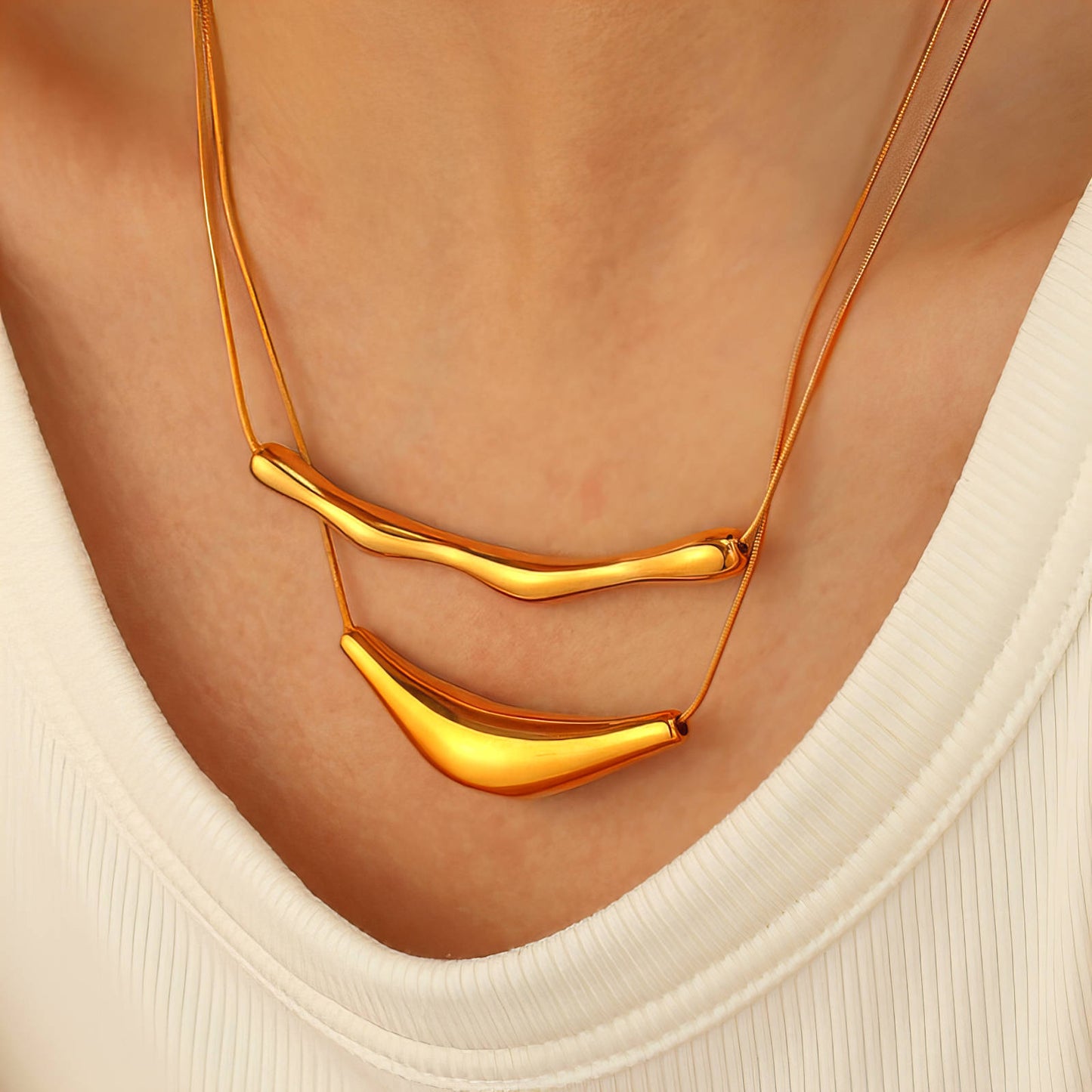 Barre Curve Necklace
