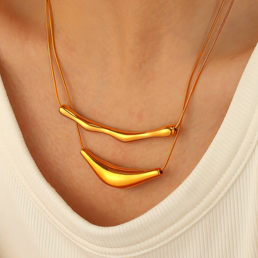 Barre Curve Necklace
